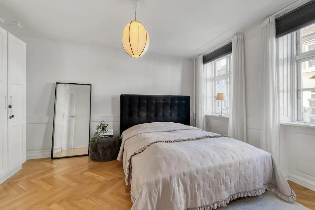 Central Og Charmerende Lejlighed Koppenhága Apartman