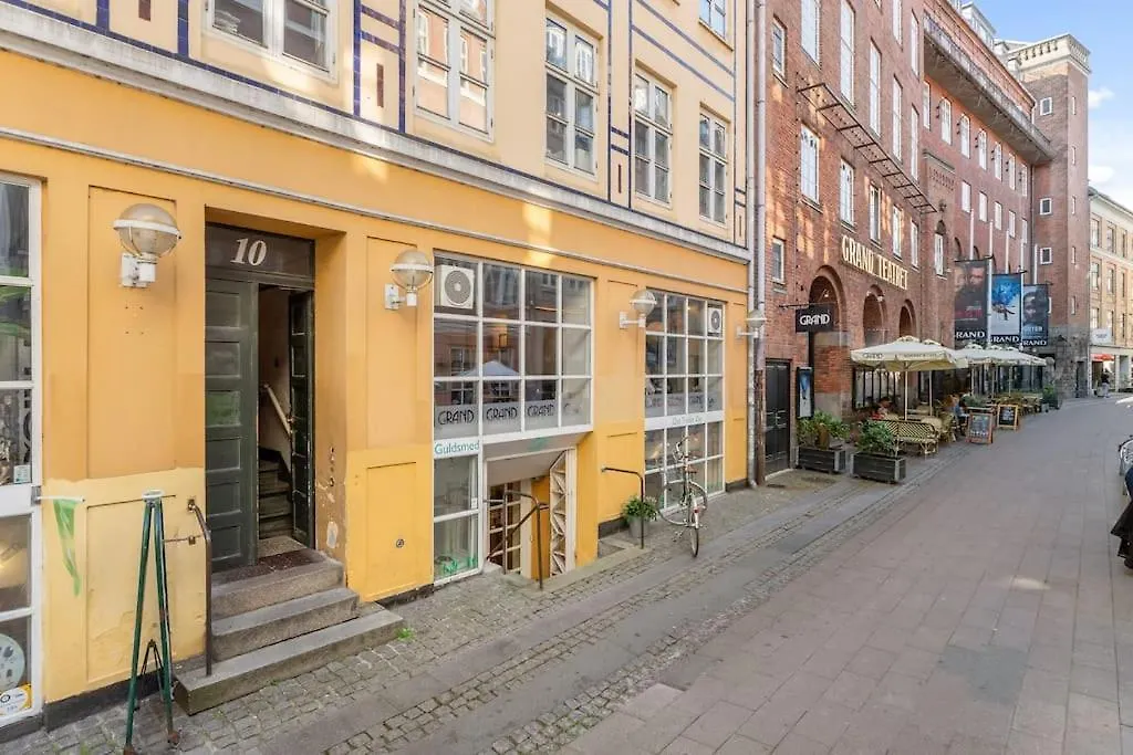 Central Og Charmerende Lejlighed Koppenhága Apartman